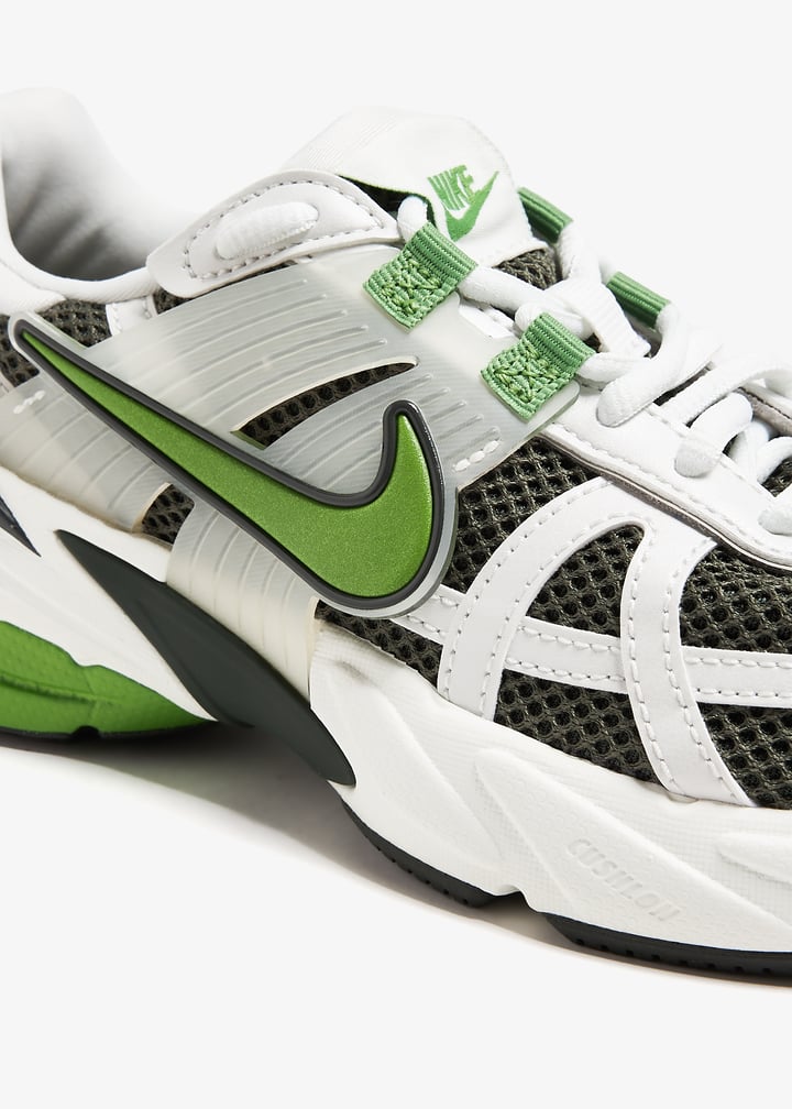 nike v2k run グリーン Amazon.com | Nike V2K Run Shoes (HF5050-361, Bicoastal