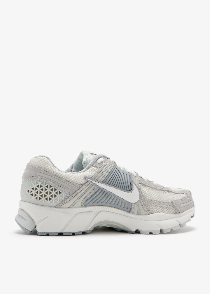 Nike Zoom Vomero 5 sneakers for Women - Silver in UAE