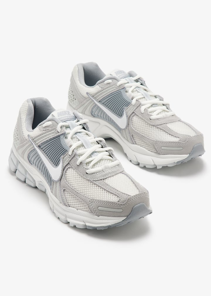 Nike Zoom Vomero 5 sneakers for Women - Silver in UAE