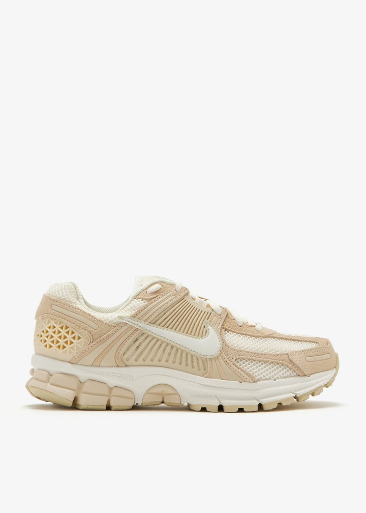 Nika Nike Zoom Vomero 5 sneakers for Women - Beige in Qatar