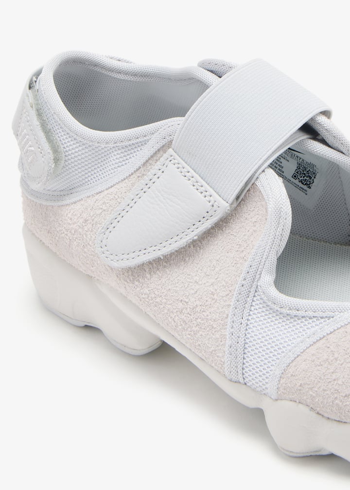 Nike Air Rift sneakers for Women - White in UAE | Level Shoes