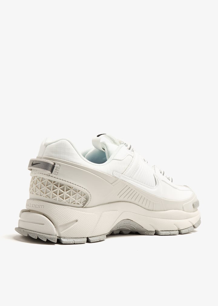 【美品】NIKE ZOOM VOMERO 5 ROAM 23cm ホワイト Nike Zoom Vomero 5 Roam sneakers for Women - White in USA
