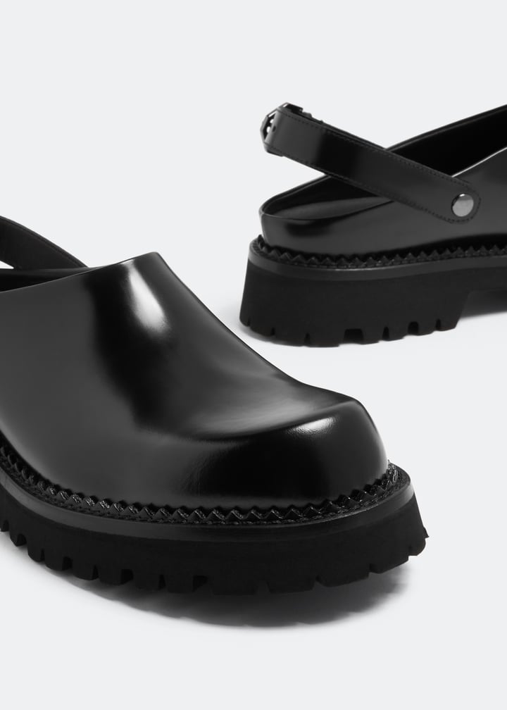 Hyusto Barry clogs for Men - Black in Kuwait | Level Shoes