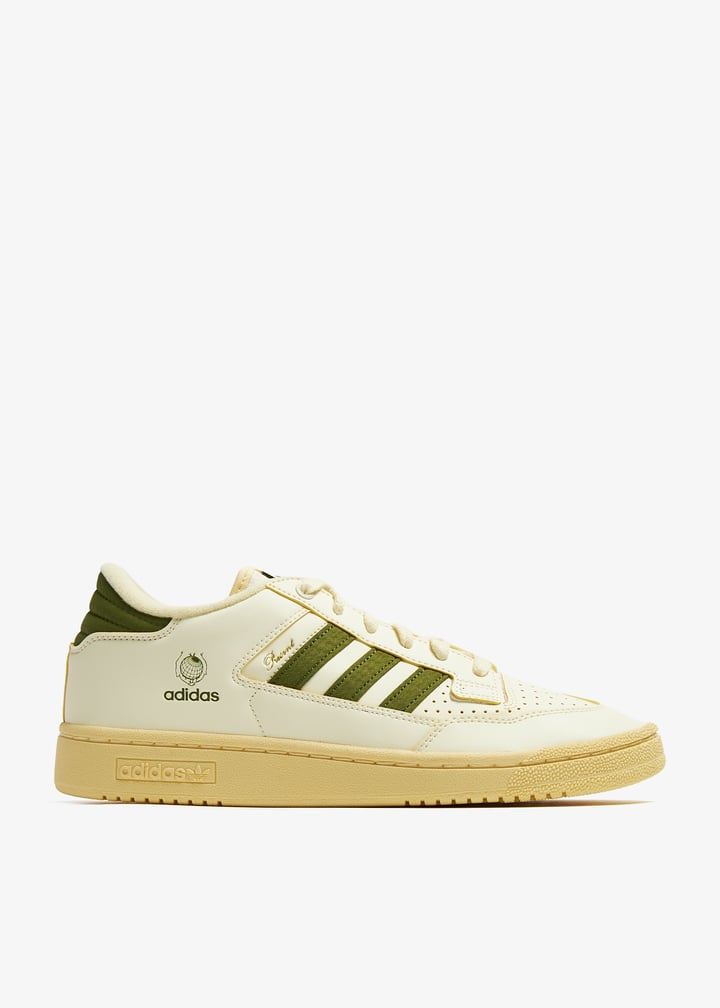 adidas x结束。百年低“财团杯”男士运动鞋- 阿联酋白色| Level Shoes