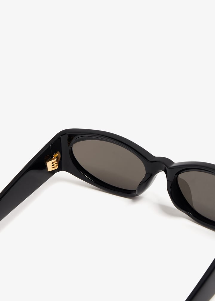 Jacquemus Les Lunettes Ovalo sunglasses for Women - Black in