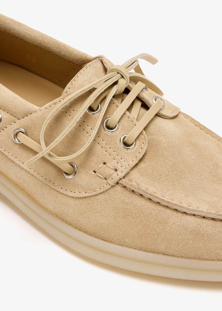 lia-but_5.jpg?ts=20251025030043