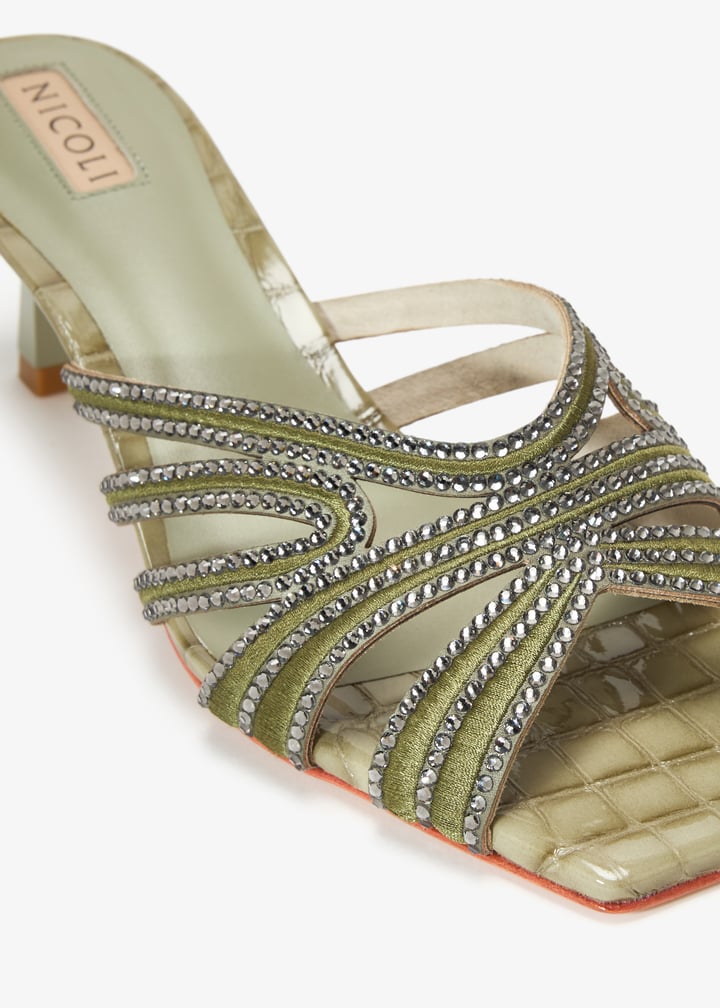 lia-khaki_5.jpg?ts=20250122032016