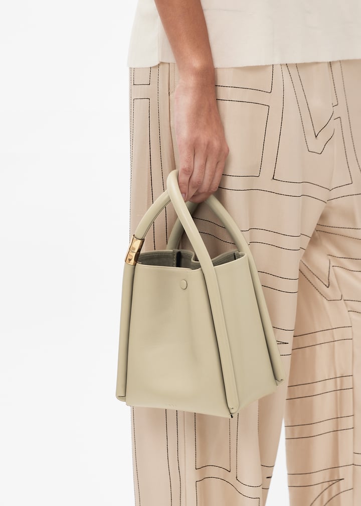 lotus14pf24-eucaly_2.jpg?ts=20240605045522