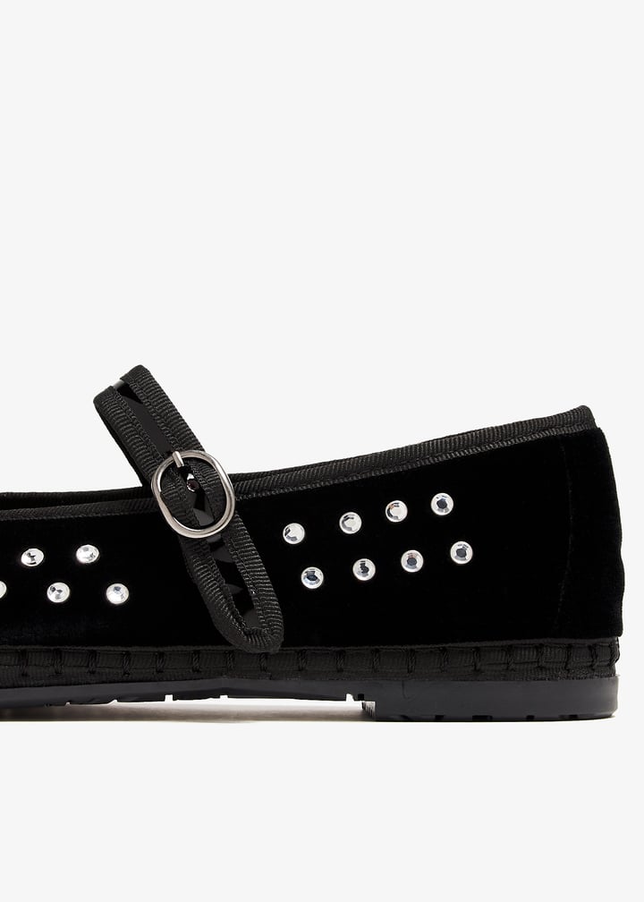 mae-black_5.jpg?ts=20260401020554