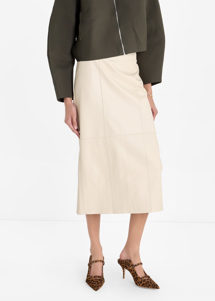 maureen70-489-bwnbwn_2.jpg?ts=20251030031122