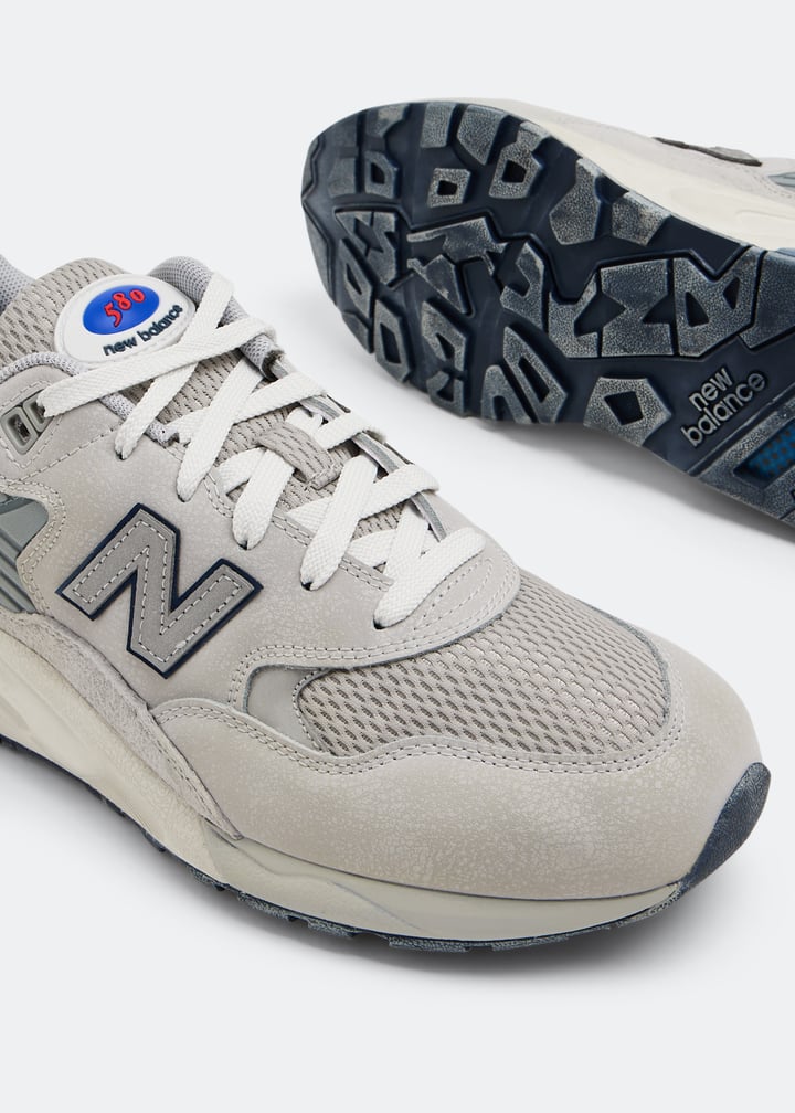 New Balance 580 'Grey Day' sneakers for Men - Grey in USA