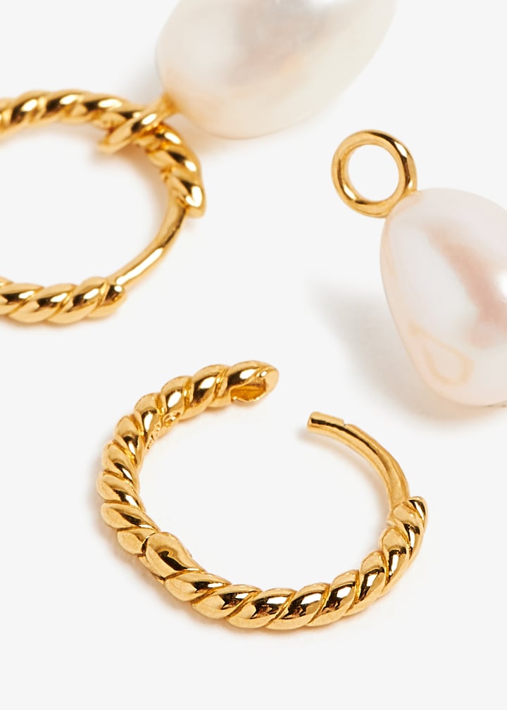【MISSOMA】Pearl Twisted Small Drop ピアス 2色 MISSOMA】Pearl Twisted Small Drop ピアス 2色