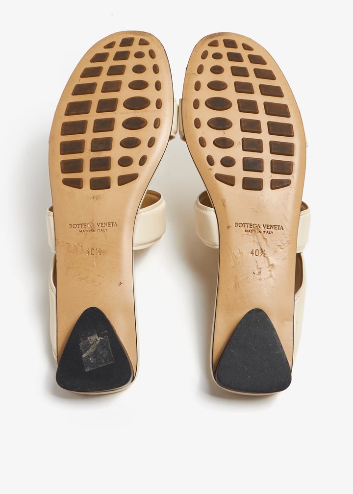 Bottega Veneta Pre-Loved Band flat sandals for Women Beige in