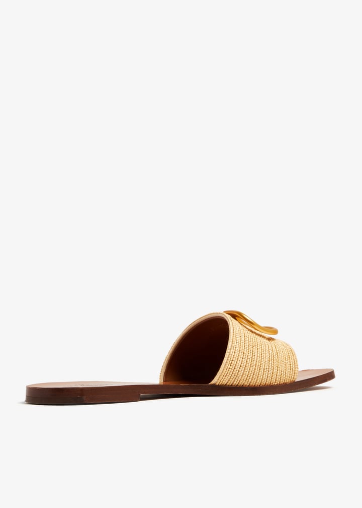 ☆韓国の人気☆【VALENTINO】☆VLOGO Signature Slide Sandals☆ Vlogo Signature Slide Sandal In Grainy Cowhide With
