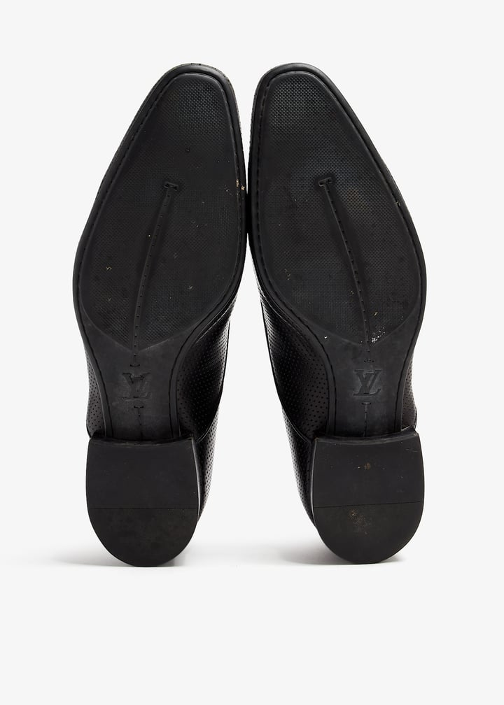 Louis Vuitton Pre-Loved Perforated Derby shoes for Men  display picture 3
