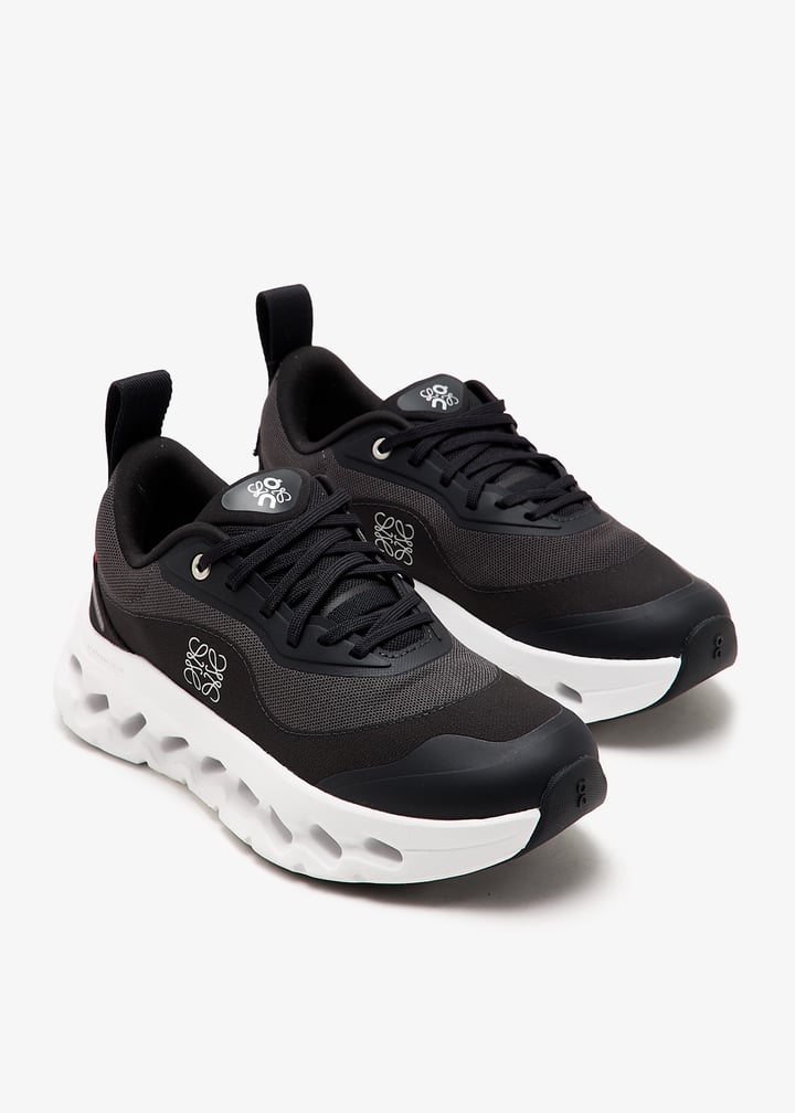 ＊送料・関税込み＊LOEWE + ON CloudTilt 2.0スニーカーブラック On Running x Loewe Cloudtilt 2.0 スニーカー | ブラック