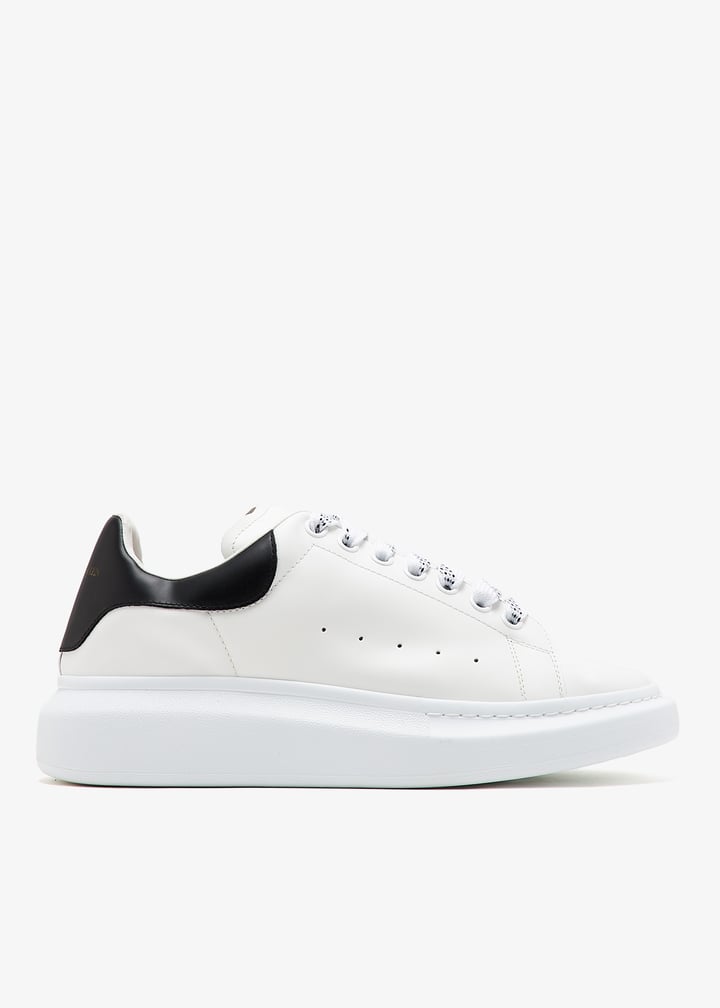 【未使用美品】ALEXANDER MCQUEEN〈参考価格108,100円〉 McQueen Oversized sneakers for Women - Silver in UAE | Level