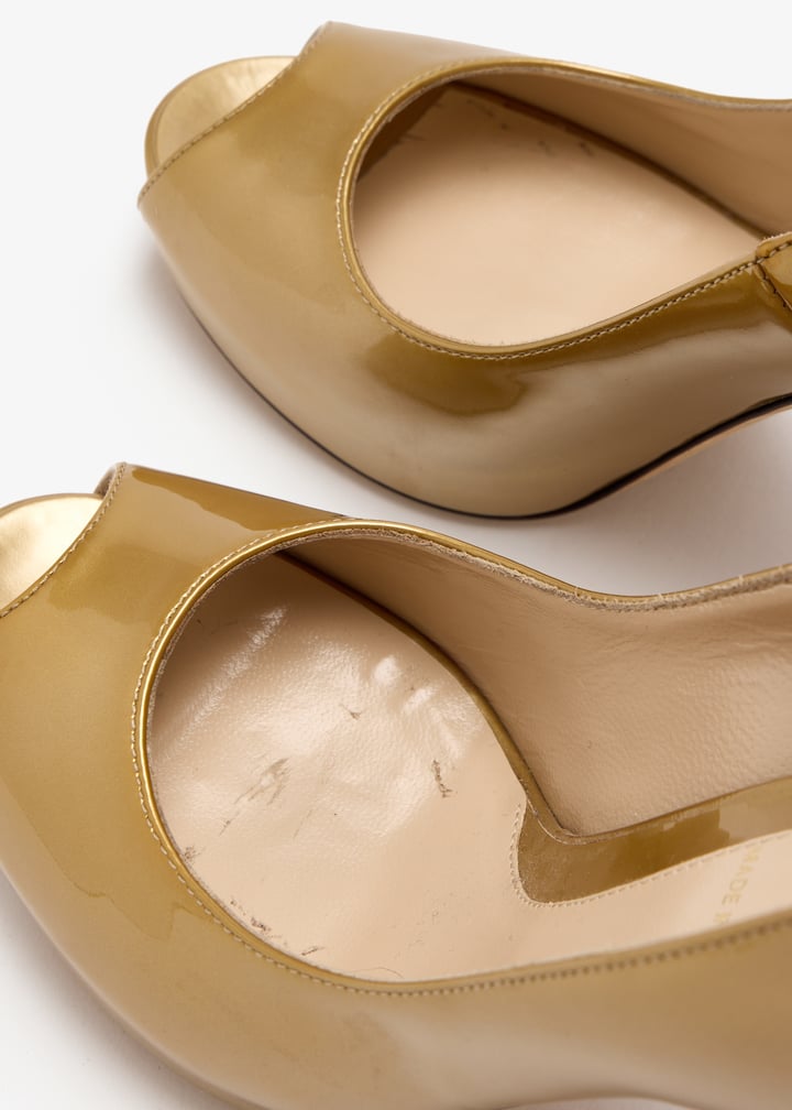 靴 OPEN-TOE PUMPS enfold FENDI Pre-Loved Zucca peep-toe pumps for Women - Gold in UAE