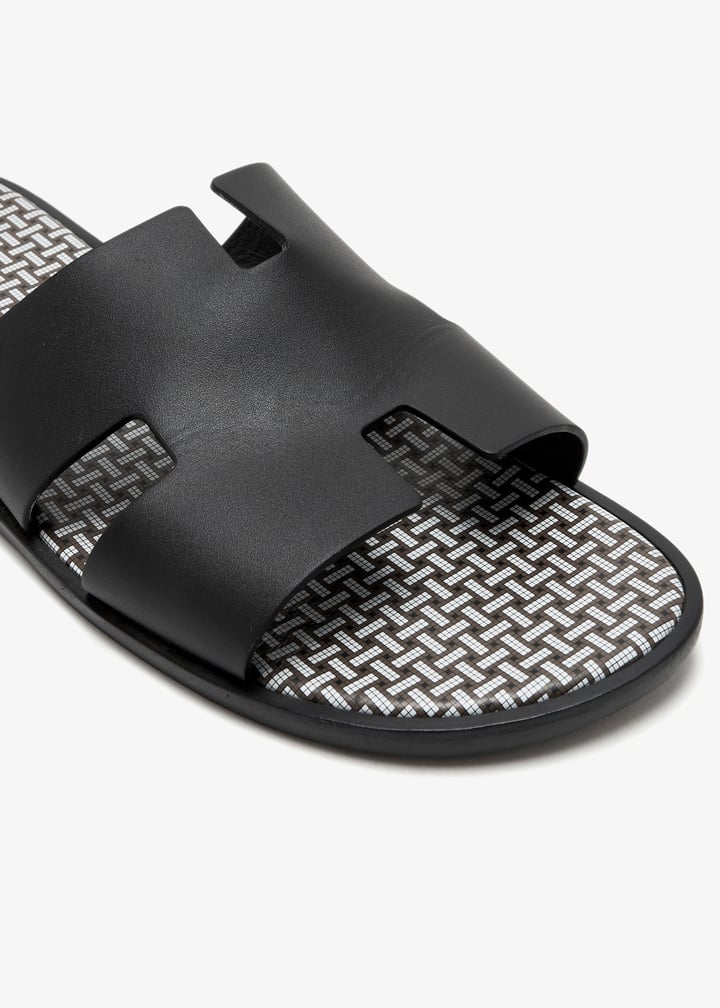 Hermès Pre-Loved Izmir sandals for Men - Black in UAE