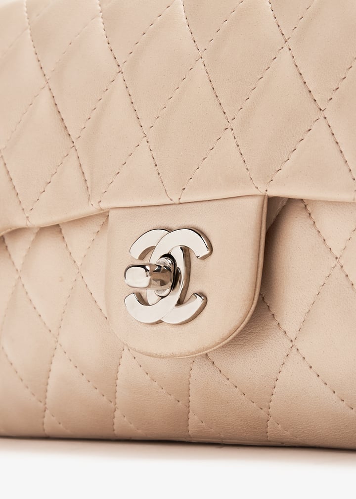 pldchanelflapbeige001_3.jpg?ts=20240625033034