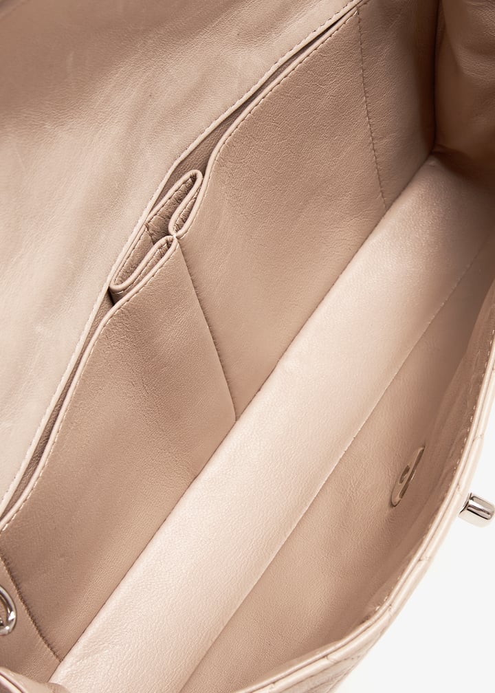 pldchanelflapbeige001_7.jpg?ts=20240625033034