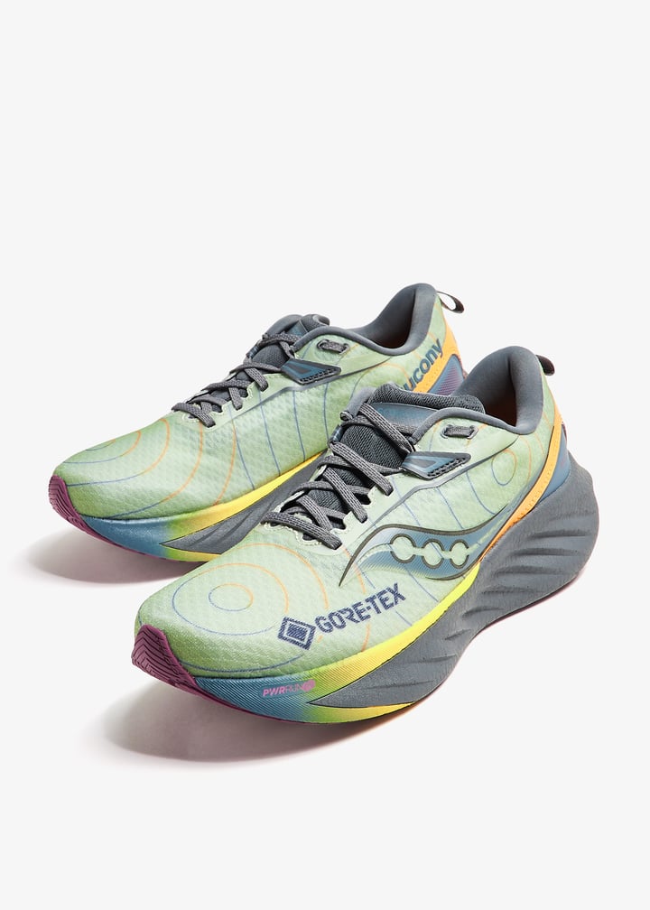 Saucony Triumph 22 GTX sneakers for Men - Green in USA