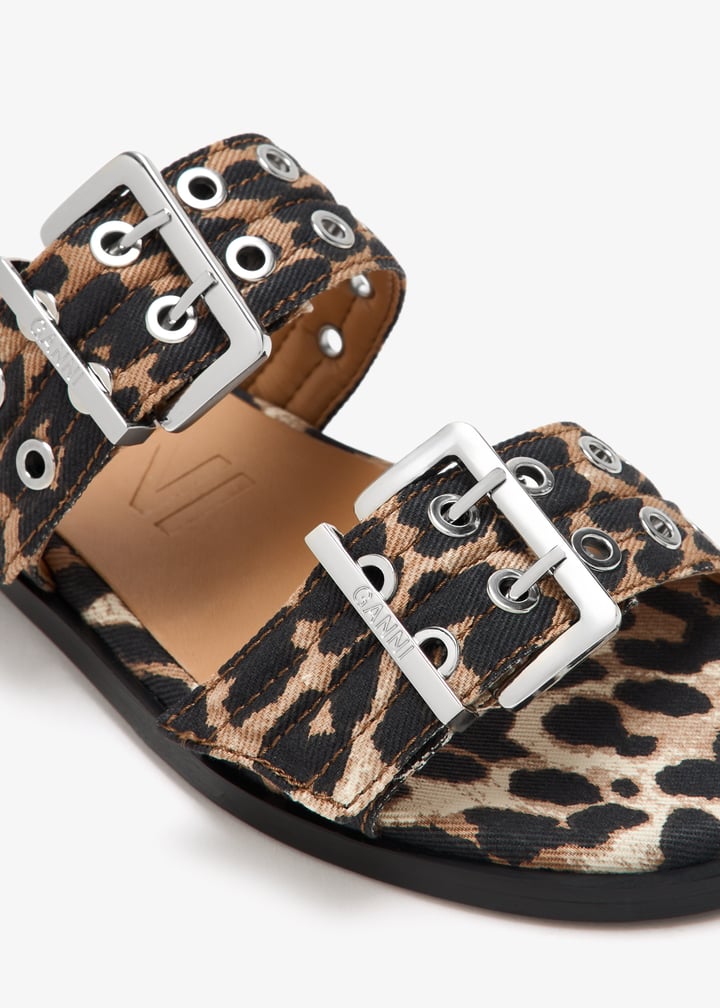 【GANNI】アニマルフラットサンダルバックル付き Ganni Feminine buckle sandals for Women - Animal Printed in