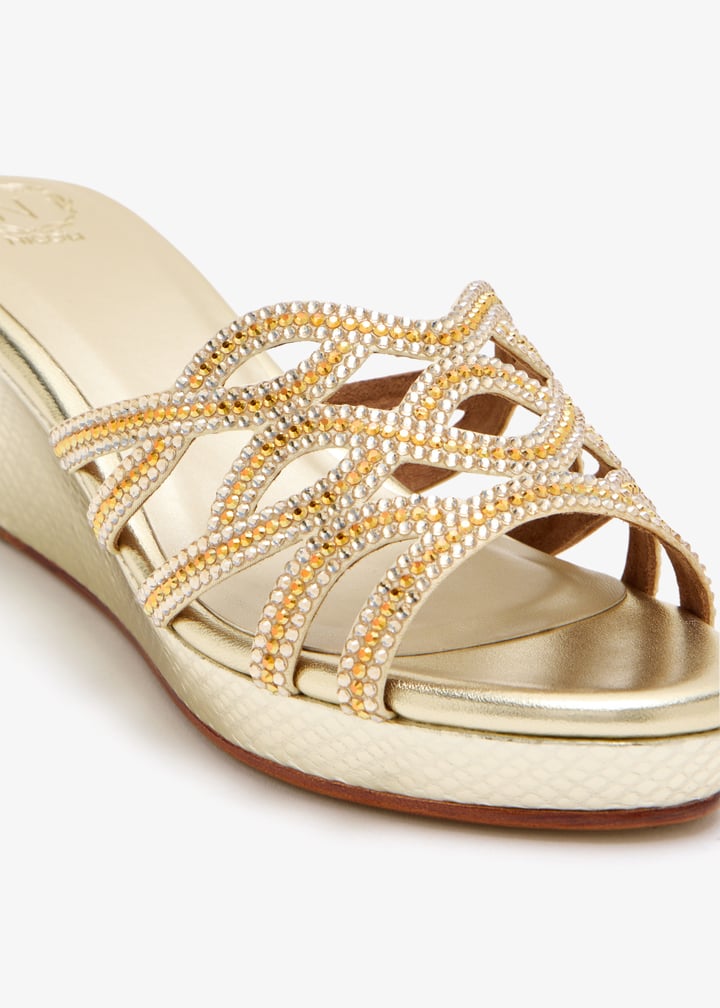 stina-gold_5.jpg?ts=20251022095704