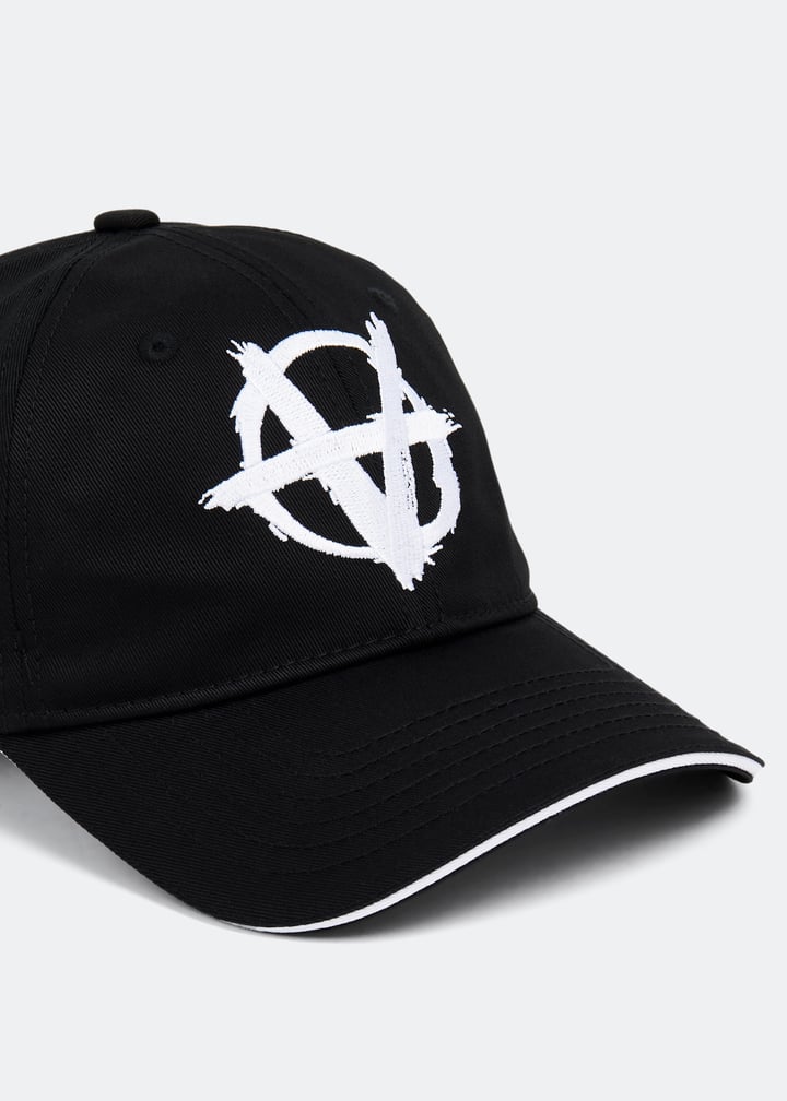 VETEMENTS Anarchy logo cap for Men - Black in UAE | Level Shoes
