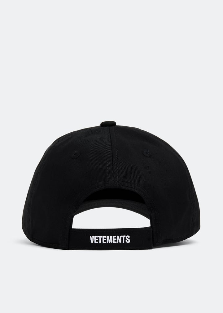 VETEMENTS Anarchy logo cap for Men - Black in UAE | Level Shoes