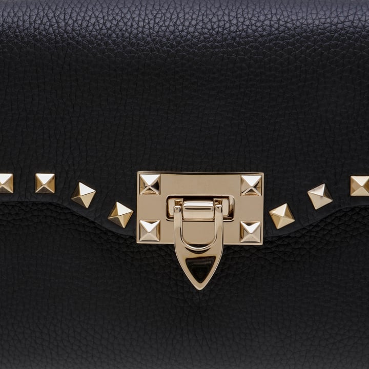 ★送料込み★Valentino 5W2B0181VSF ROCKSTUD SMALL SHOULDER BA Valentino Garavani Small Rockstud Shoulder Bag Black