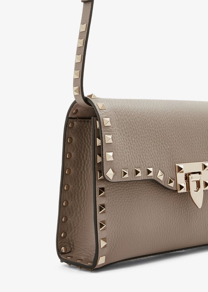 【VALENTINO GARAVANI】Rockstud クロスボディポーチバッグ VALENTINO GARAVANI Two-Tone Canvas Rockstud Crossbody Bag
