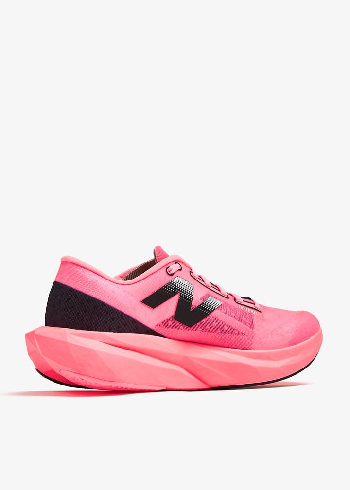 靴 New Balance Fuelcell Rebel v4 Ultra Pink New Balance Fuelcell Rebel v4 Ultra Pink / White - Feb 2025
