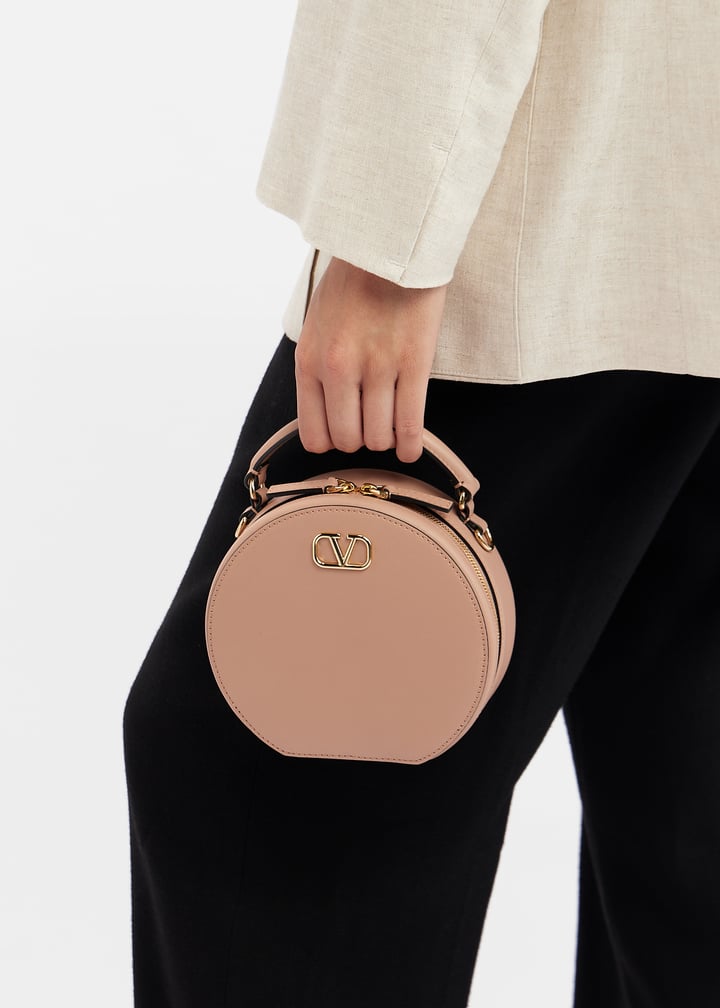 VIP【関税送料無料】希少 Valentino Garavani VLogo bag Valentino Garavani VLogo Moon shoulder bag for Women - Black