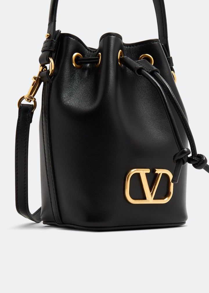 ショルダーバッグ・ポシェット VALENTINO 25SS V Logo Signature Bucket Bag 6W0P0AJ2 SNP 0NO VLogo Signature Small leather bucket bag in black