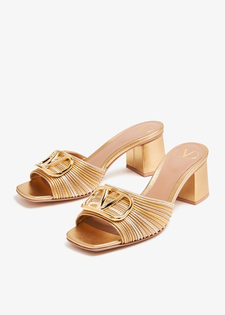 エプロン　2点　ChristianDior VALENTINO GARAVANI Valentino Garavani Vlogo Plaque Square Toe Sandals | italist