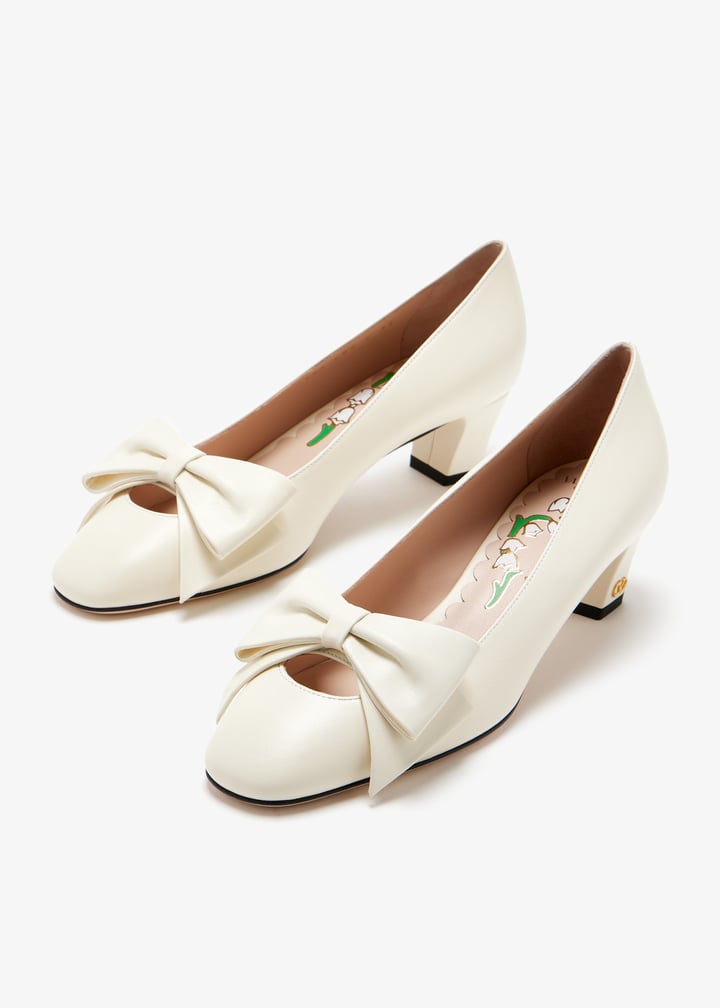 【関税＆送料込み】Valentino Garavani Ivory Leather Pumps Valentino Garavani Ivory Leather Vlogo Pumps | italist