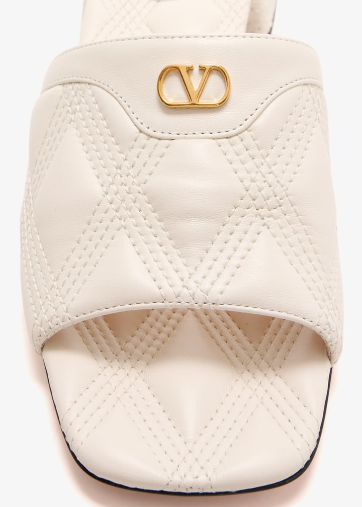 サンダル・ミュール Valentino Garavani Sandalo Quiltie 67 In Pelle Valentino Garavani Quiltie 67 flat sandals for Women - White