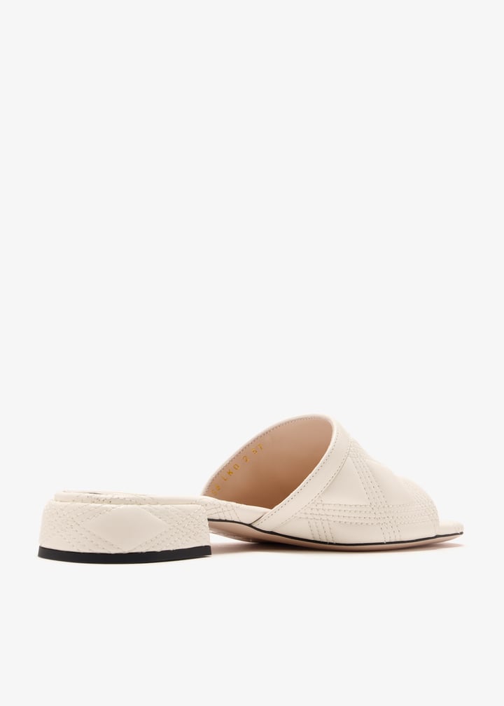 Valentino Garavani Quiltie 67 flat sandals for Women - White