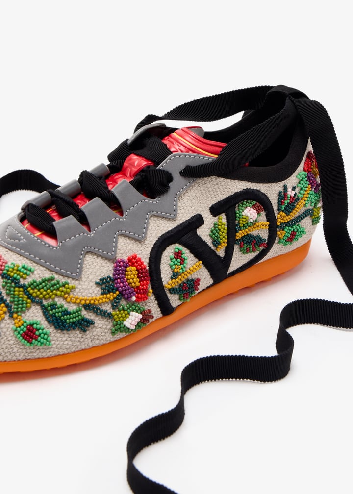スニーカー VALENTINO EMBELLISHED CANVAS CHROMATHON SNEAKERS Valentino Garavani Embellished Canvas Chromathon Sneakers
