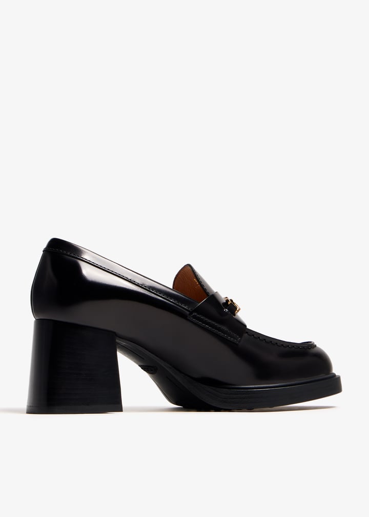 【関税＆送料込み】Tod'S Semi-Shiny Leather Heeled Loafers Tod's Heeled loafers for Women - Black in USA | Level Shoes