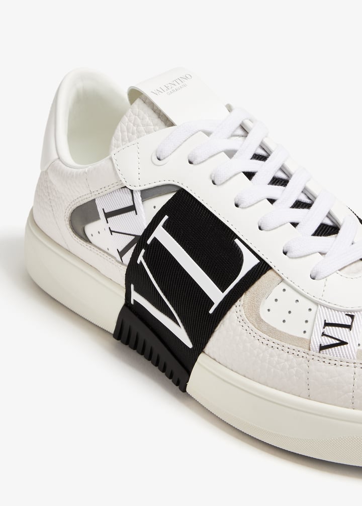 【関税＆送料込み】Valentino Garavani Valentino Garavani Vl Valentino Garavani VLogo Signature Rubber Thong Sandals