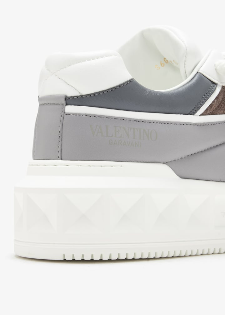Valentino Garavani★グレー One Stud XL ローカットスニーカー ワンスタッズ Xl ナッパレザー X トワル イコノグラフ ジャ