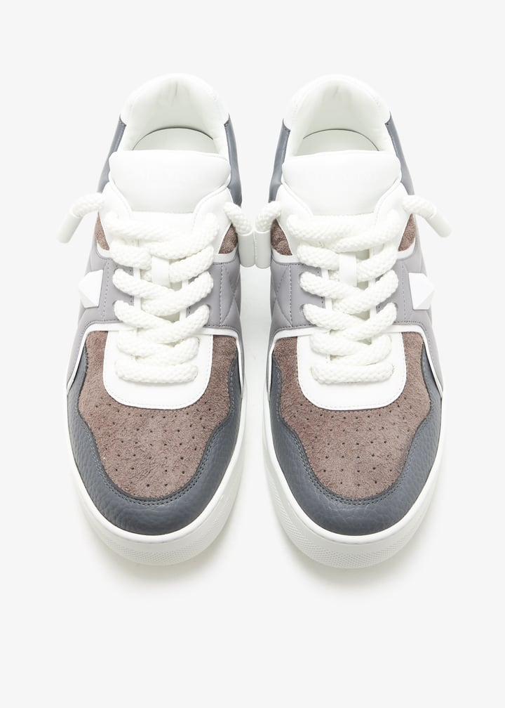 Valentino Garavani★グレー One Stud XL ローカットスニーカー Valentino Garavani White & Gray One Stud XL Low-Top Sneakers