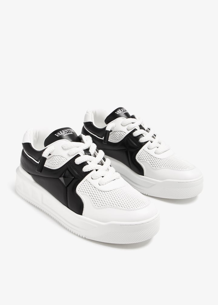 【関税込み】Valentino Garavani ホワイト One Stud スニーカー Valentino Garavani One Stud high-top Sneakers | White | FARFETCH