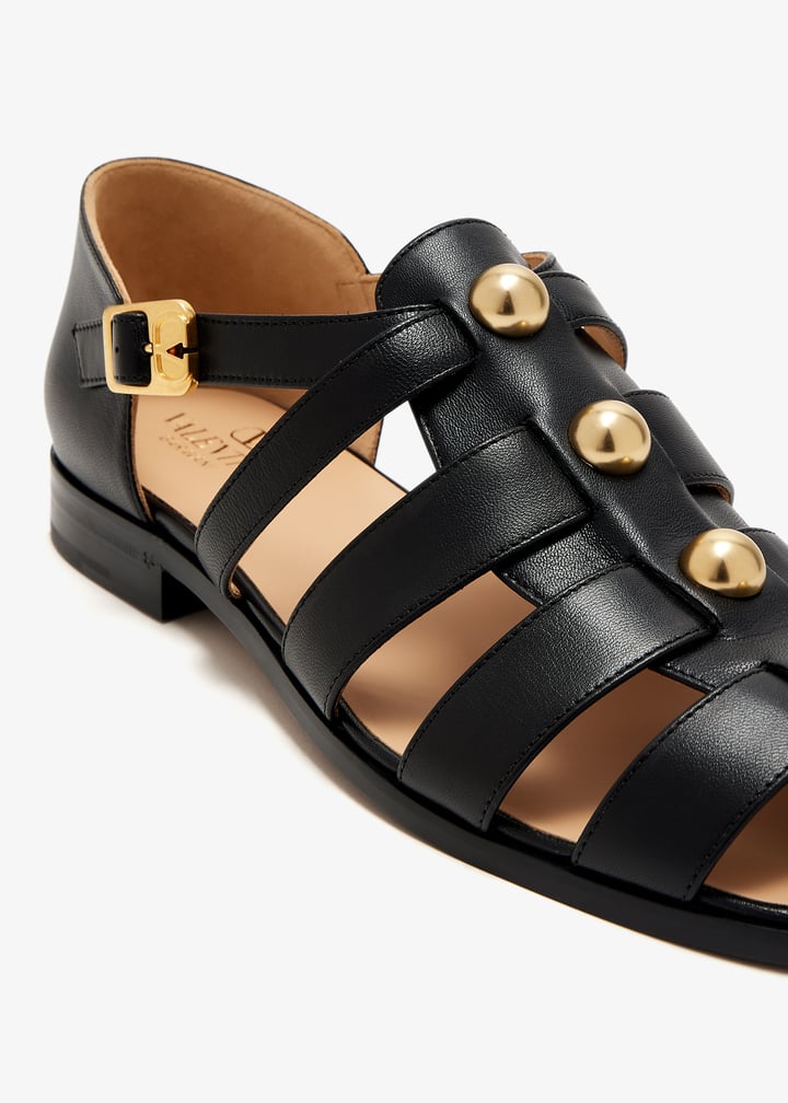 サンダル VALENTINO SS25 STUDSHIELD SANDAL (6Y2S0J51ZNJ 0NO) Studshield Fisherman Calfskin Sandal for Man in Black