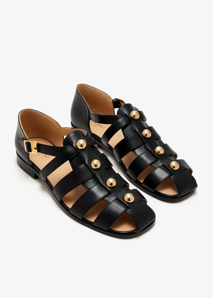サンダル VALENTINO GARAVANI STUDSHIELD LEATHER SANDALS Studshield Fisherman Calfskin Sandal for Man in Black