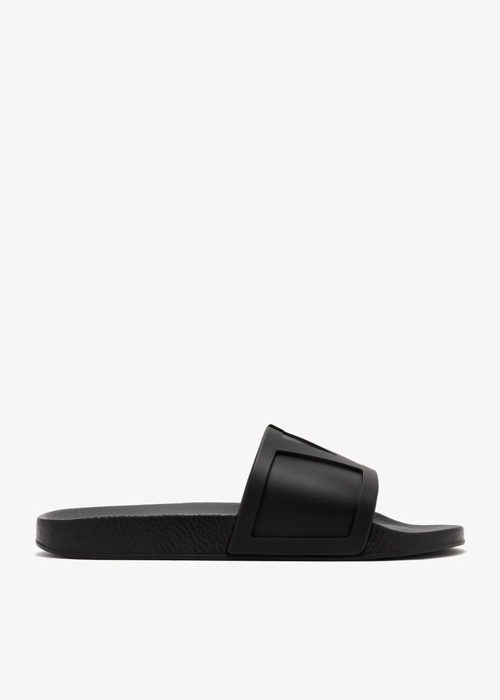 サンダル VALENTINO GARAVANI 'Coolside' slides Black Coolside Rubber Slide Sandal for Man in Black | Valentino AE