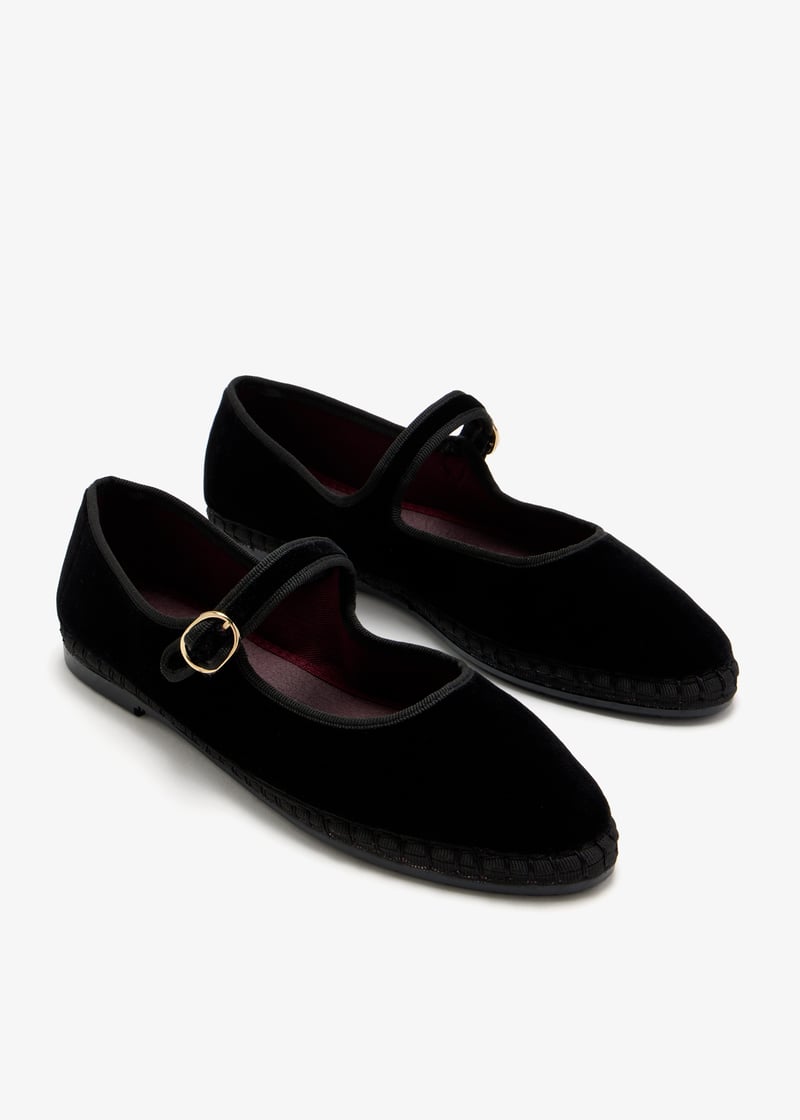 antonia-black_7.jpg?ts=20241126030518