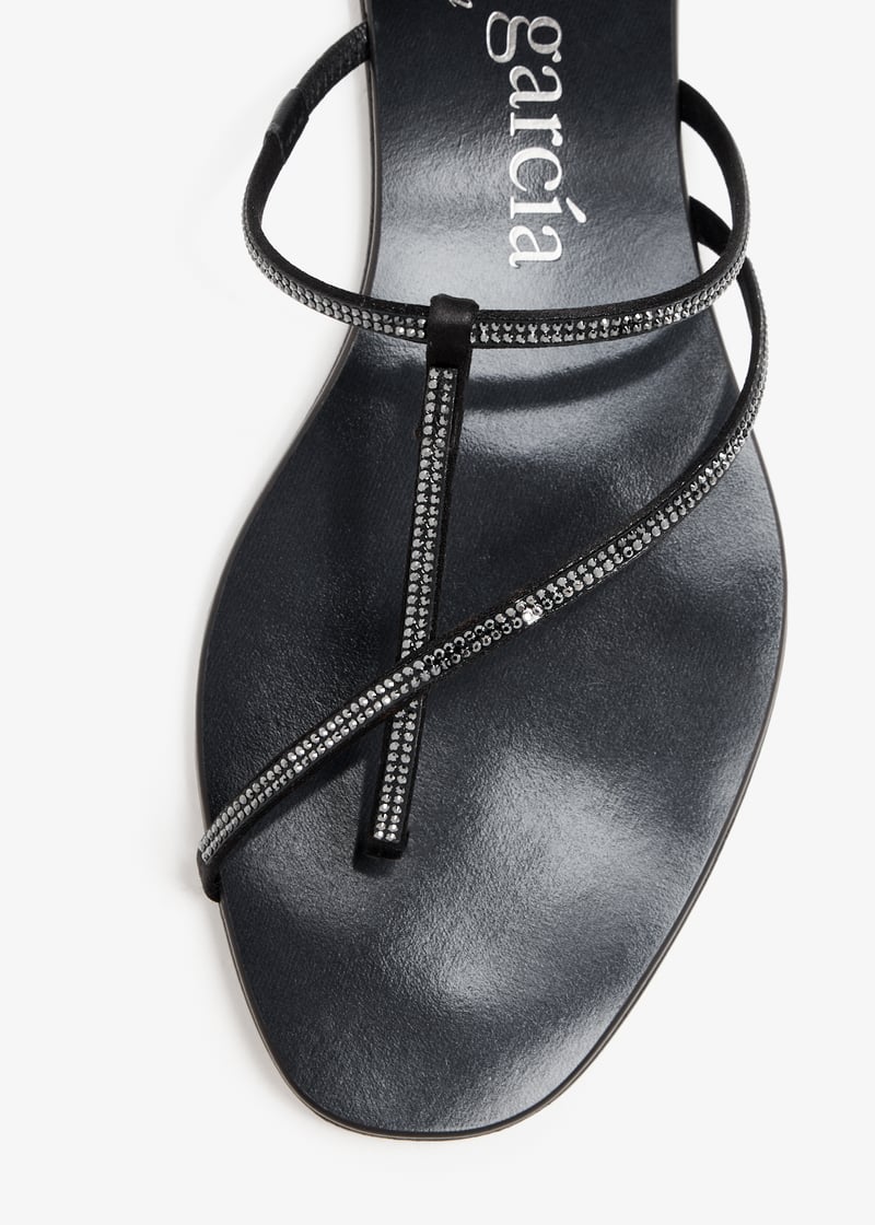 estee-black_5.jpg?ts=20240612032017
